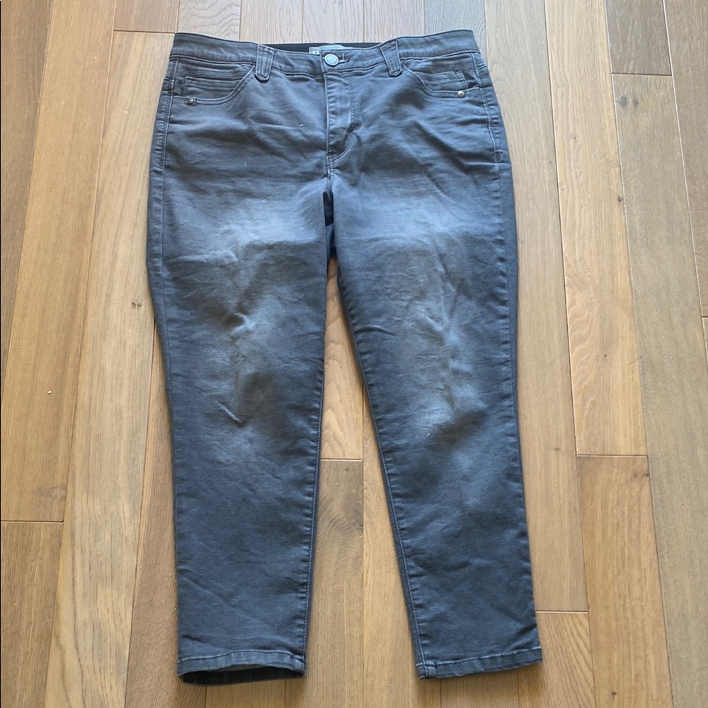 Wit & Wisdom Gray Ankle Cropped Jeans